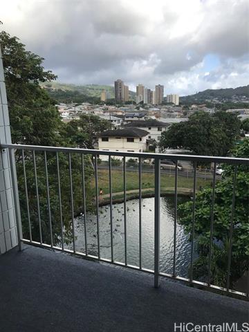 647 Kunawai Ln in Honolulu, HI - Building Photo