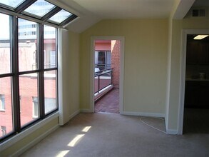 1021 Arlington Blvd, Unit 1216 in Arlington, VA - Building Photo - Building Photo
