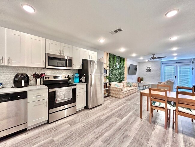 property at 909 Reinli St
