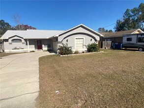 7483 Apache Trail in Spring Hill, FL - Foto de edificio - Building Photo