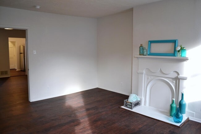 2611 Larkins Way, Unit Apt 2 in Pittsburgh, PA - Foto de edificio - Building Photo