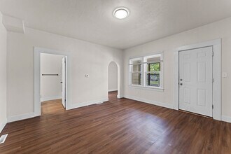 503 W 5th Ave in Oshkosh, WI - Foto de edificio - Building Photo