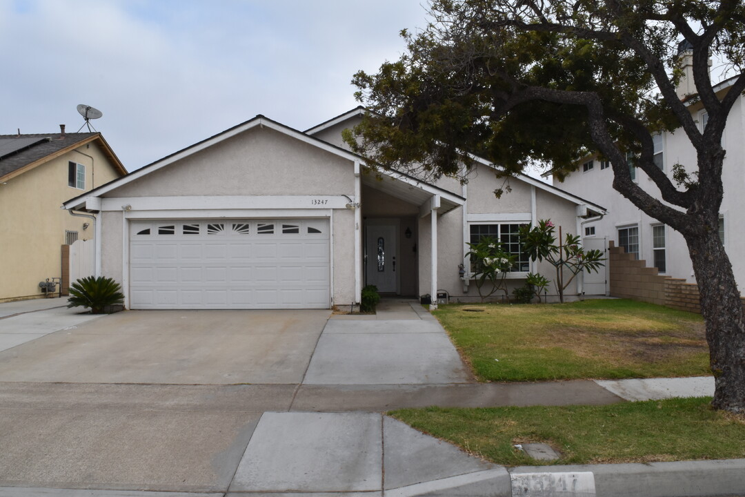 13247 Semora Pl in Cerritos, CA - Building Photo