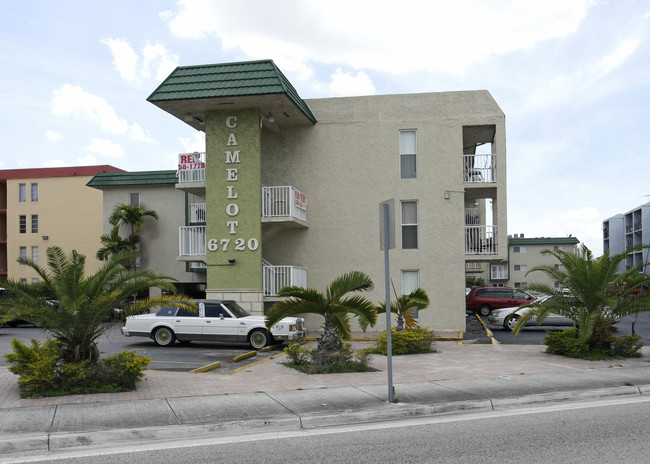 Camelot Apartments in Hialeah, FL - Building Photo - Building Photo