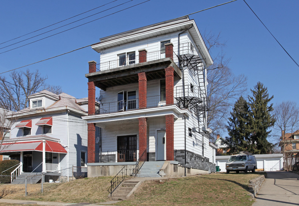 1868 Kinney Ave in Cincinnati, OH - Foto de edificio