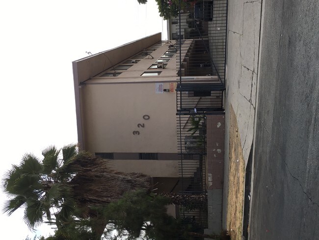 320 S Hobart Blvd in Los Angeles, CA - Building Photo - Building Photo