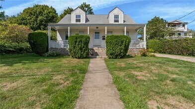 56 Ruggles Ave in Newport, RI - Building Photo - Building Photo
