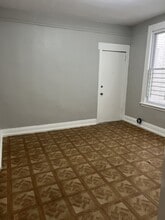8362 S Brandon Ave in Chicago, IL - Building Photo - Building Photo