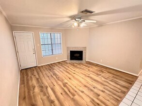 2215 Post Rd in Austin, TX - Building Photo - Building Photo