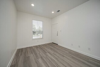 1610 W 5th St in Caldwell, TX - Building Photo - Building Photo