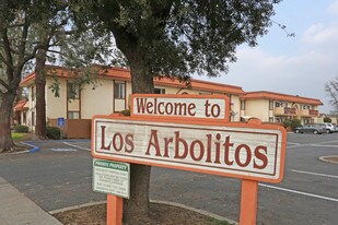 Los Arbolitos Apartments