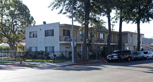 Midland Apartments in Los Angeles, CA - Foto de edificio - Building Photo