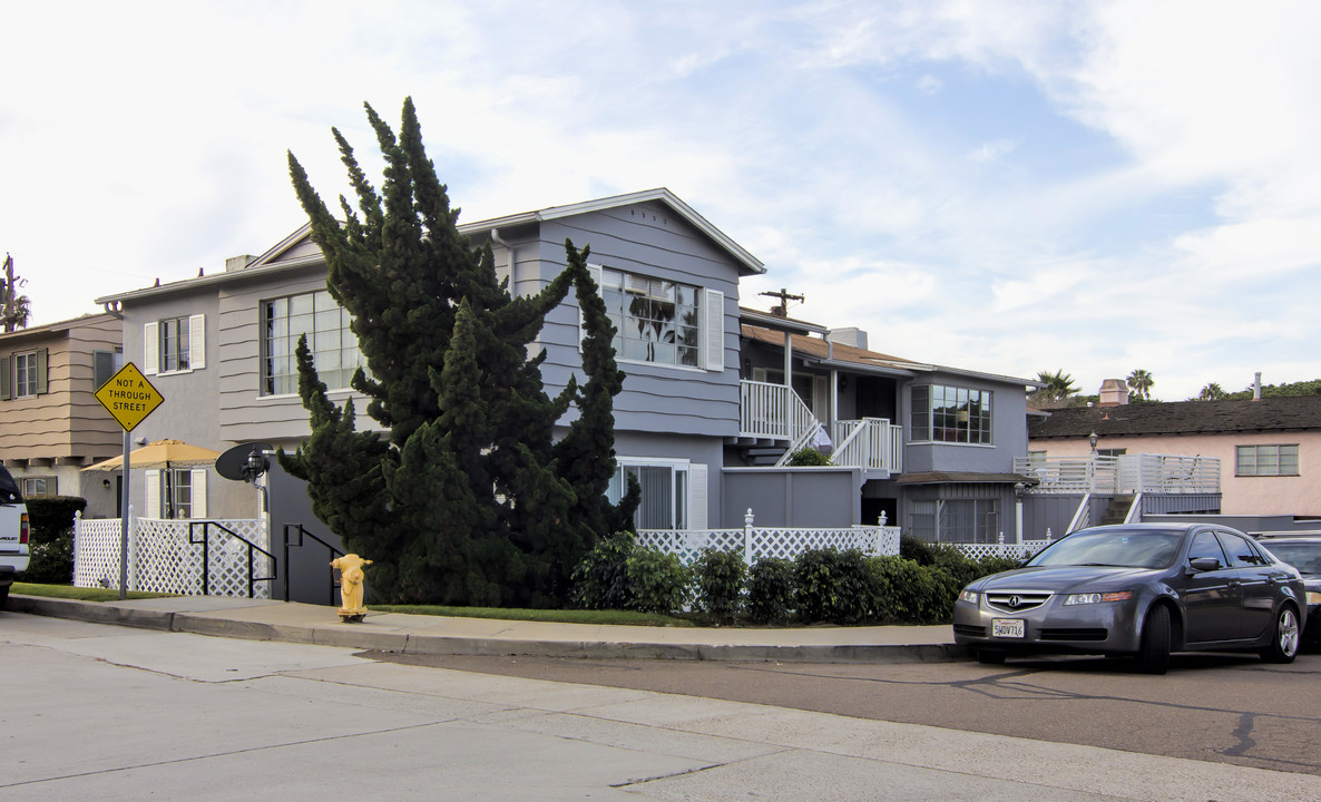 La Jolla/Windansea Apartments in La Jolla, CA - Building Photo