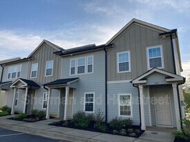622 Dobhill Ln in Grovetown, GA - Building Photo