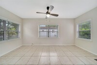 360 SW 48th Ave in Coral Gables, FL - Foto de edificio - Building Photo