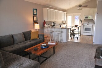 1015 E Yager Ln-Unit -UNIT 102 in Austin, TX - Foto de edificio - Building Photo