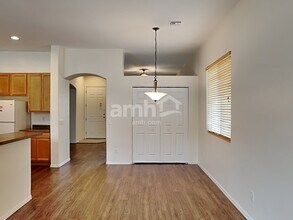 33 E Calle Vivaz in Green Valley, AZ - Building Photo - Building Photo