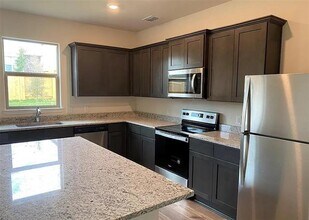 1943 Canterbury Dr in Seagoville, TX - Building Photo - Building Photo
