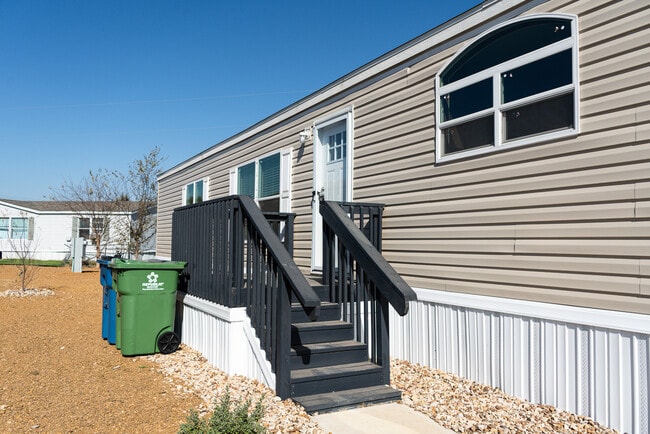 132 Ponderosa Way in Sanger, TX - Building Photo - Building Photo