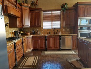 156 S Crestline Dr in Saint George, UT - Foto de edificio - Building Photo