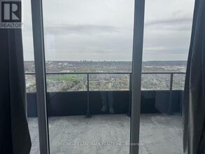 448 Burnhamthorpe Rd W in Mississauga, ON - Building Photo - Building Photo