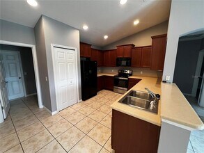 3606 Sail Harbor Drive in Kissimmee, FL - Foto de edificio - Building Photo