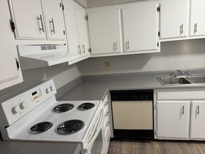 515 Basswood Ave, Unit F62 in Nashville, TN - Building Photo - Building Photo