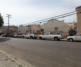 441-449 3/4 S Burlington Ave in Los Angeles, CA - Foto de edificio - Building Photo