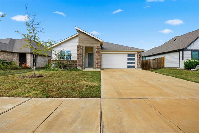 2008 Apalis Dr in Denton, TX - Building Photo