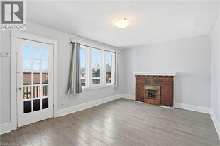 1 Fairholt Rd N in Hamilton, ON - Building Photo