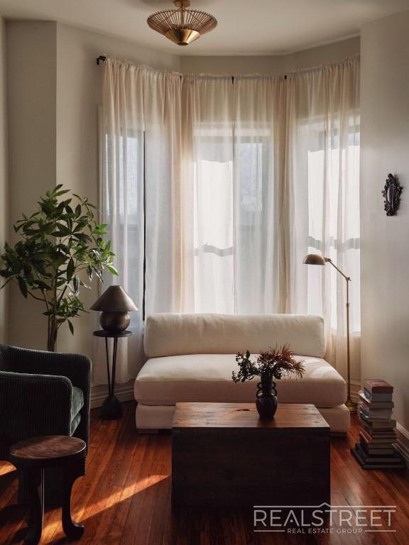 Refined Top-Floor 3-Bed Home in a Restored in Brooklyn, NY - Building Photo - Building Photo