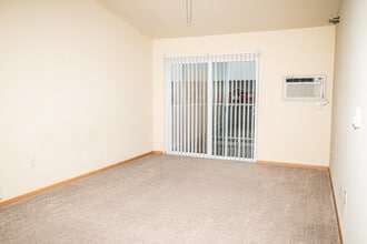 Berry Pointe Luxury Apartments in Tomah, WI - Foto de edificio - Building Photo