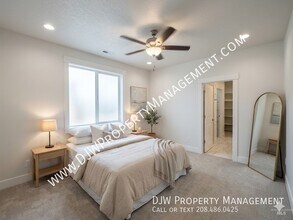 300 E Mayfield Rd in Boise, ID - Building Photo - Building Photo