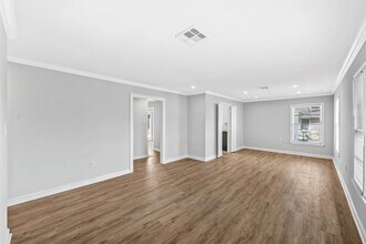 2416 Lake Air Dr in Waco, TX - Building Photo - Building Photo