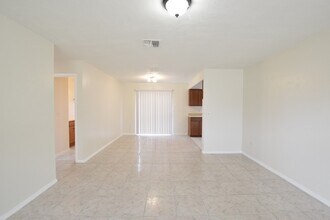 1500 Coronet Dr in Deltona, FL - Building Photo - Building Photo