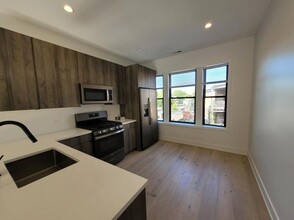 1334 W Bryn Mawr Ave in Chicago, IL - Building Photo - Building Photo