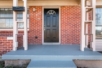 10818 Sharondale Ln in Dallas, TX - Building Photo - Building Photo