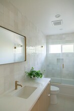 1405 Hudson Ave in Los Angeles, CA - Building Photo - Interior Photo