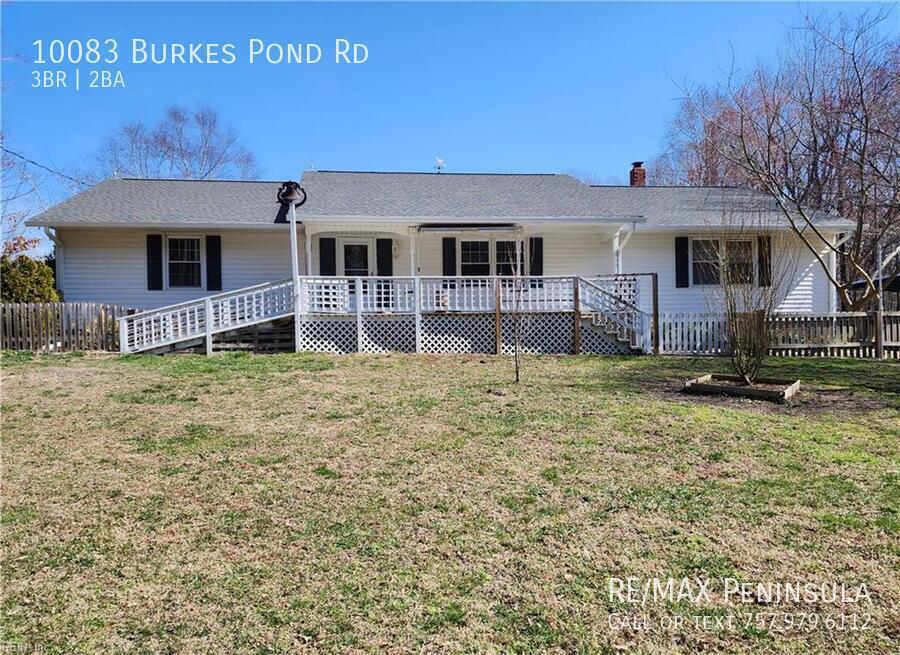 10083 Burkes Pond Rd in North, VA - Building Photo