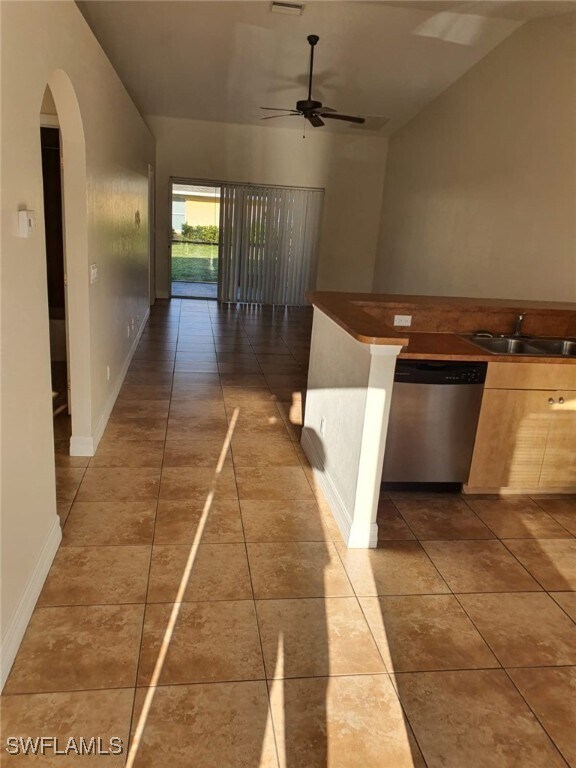 3625 SW Santa Barbara Pl in Cape Coral, FL - Building Photo - Building Photo