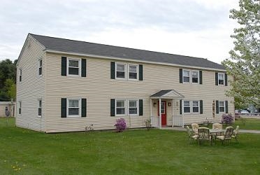 Woodland Commons in Boscawen, NH - Foto de edificio