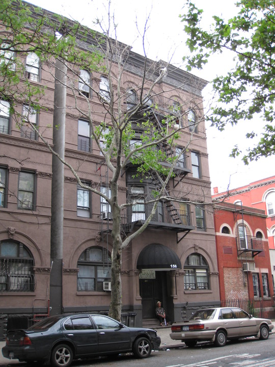 156 Vernon Ave in Brooklyn, NY - Building Photo