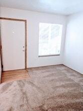 131-149 SE 151st Avenue in Portland, OR - Foto de edificio - Building Photo
