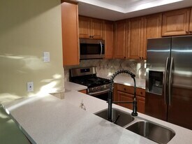 1904 Heywood St, Unit Heywood in Simi Valley, CA - Building Photo