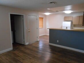 4720 Krissylouise Way in Las Vegas, NV - Building Photo - Building Photo