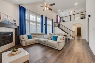 4407 Cinnamon Stone Dr in Arlington, TX - Building Photo