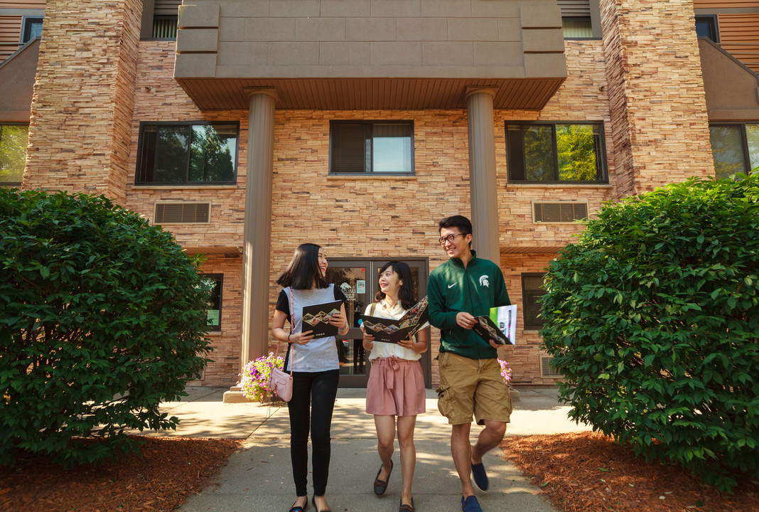 The Oaks Apartments in East Lansing, MI - Building Photo