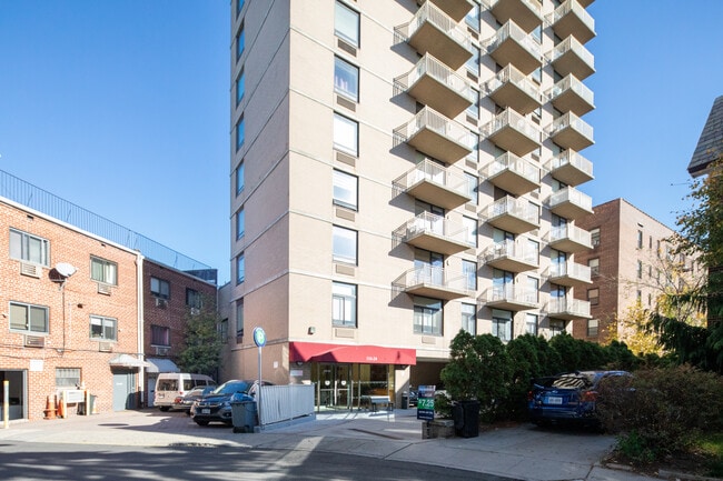 Park Lane Tower in Jamaica, NY - Building Photo - Building Photo