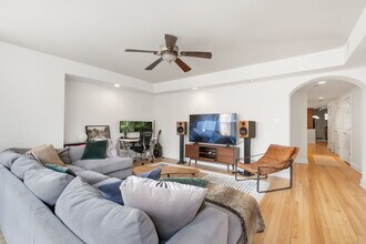 2735 N Kimball Ave in Chicago, IL - Building Photo - Building Photo