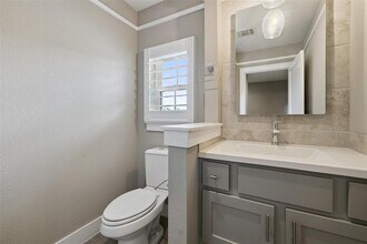 201 Honey Creek Ct in Austin, TX - Building Photo - Building Photo